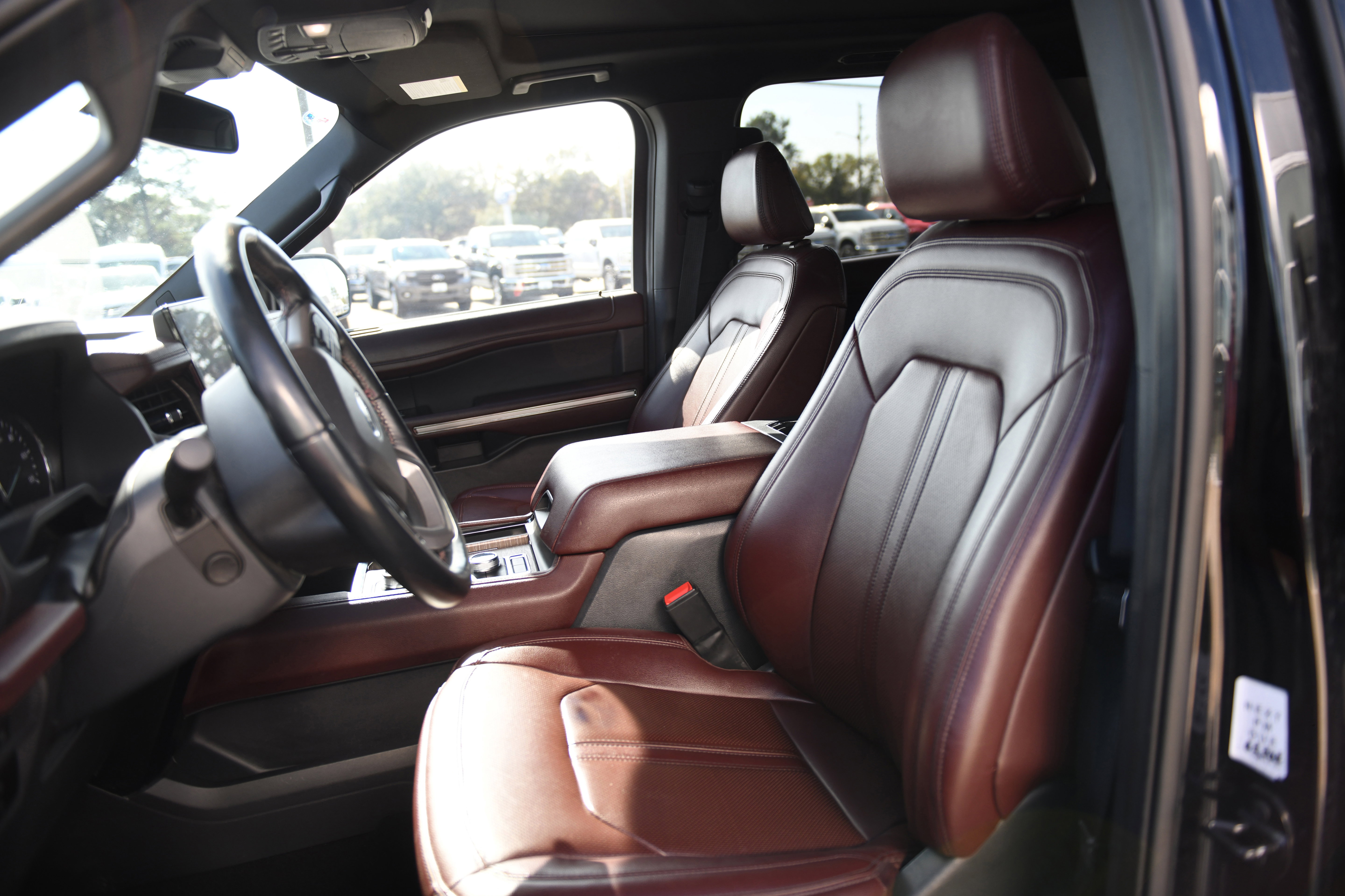 Used 2024 Ford Expedition Limited image 9