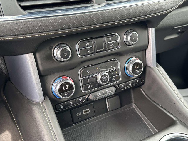 Used 2022 GMC Yukon SLT w/ SLT Luxury Package image 24