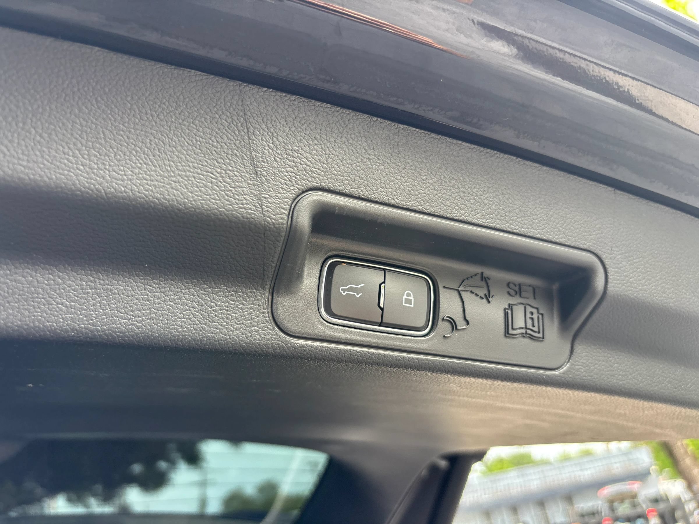 Used 2024 Ford Explorer XLT AWD/4WD image 30