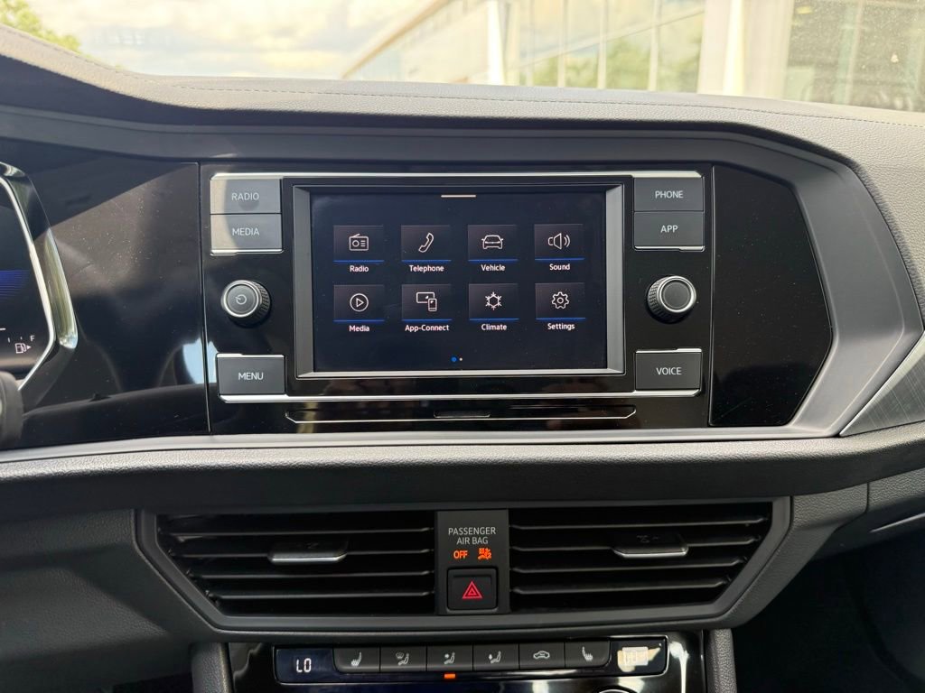 Used 2024 Volkswagen Jetta SE image 25