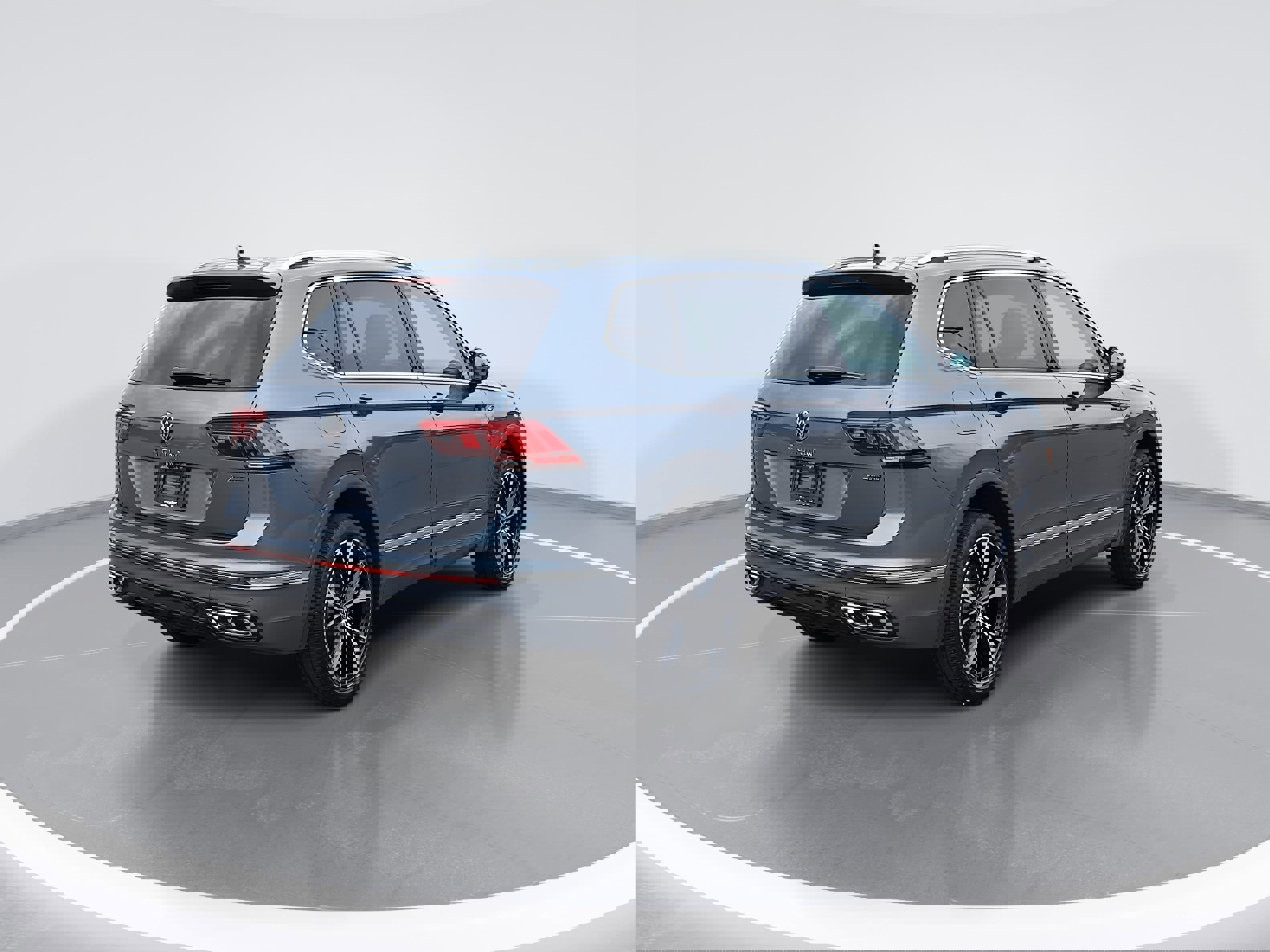Certified 2024 Volkswagen Tiguan SEL R-Line image 3