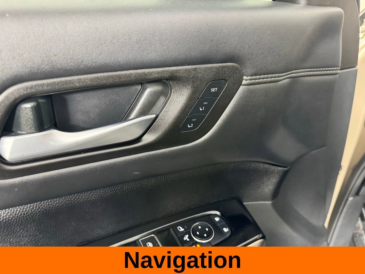 Used 2024 Nissan Pathfinder Platinum image 11