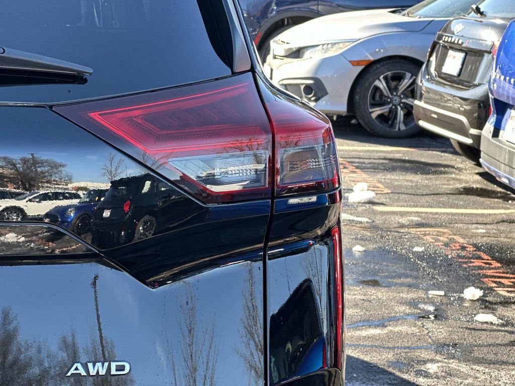 Used 2023 Nissan Rogue S image 9