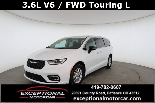 Used 2024 Chrysler Pacifica Touring-L