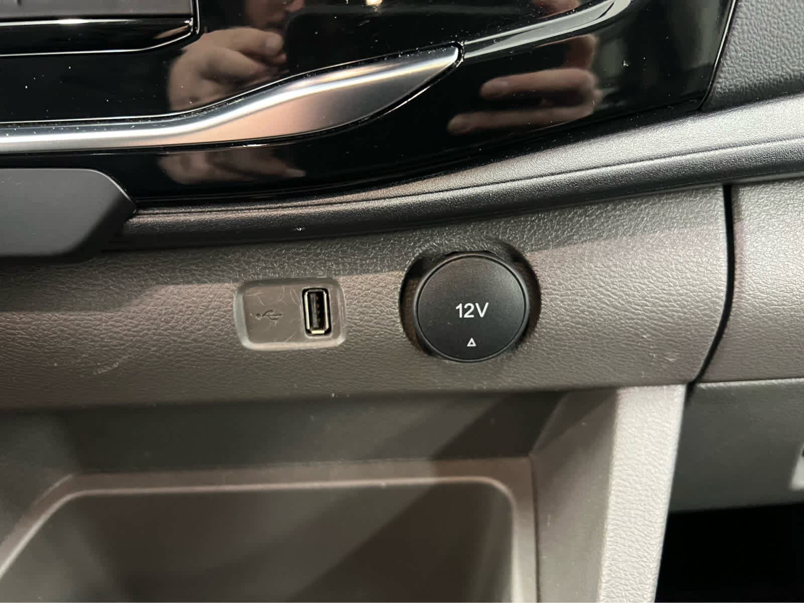 Used 2023 Ford Transit 350 XLT image 22