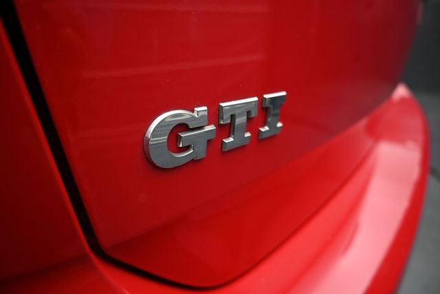 Used 2016 Volkswagen Golf 4-Door FWD image 21