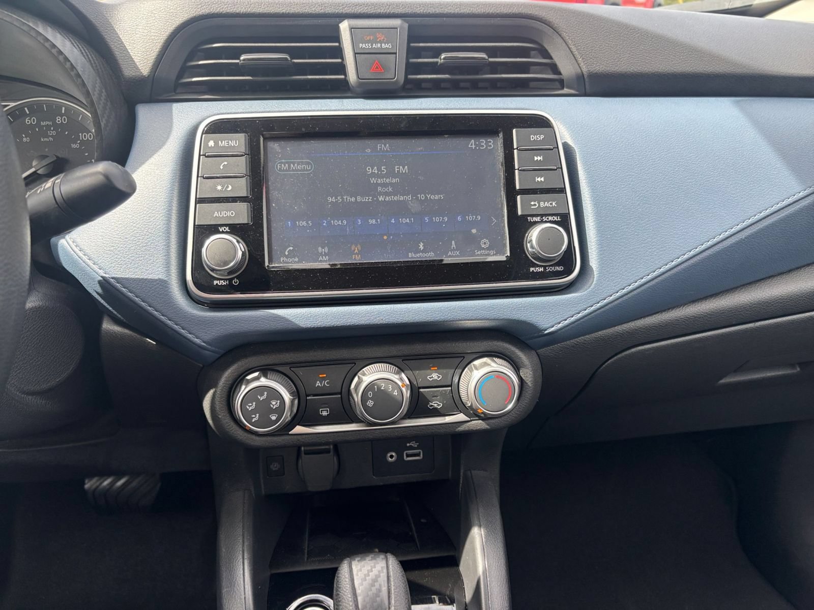 Used 2025 Nissan Versa SV FWD image 17