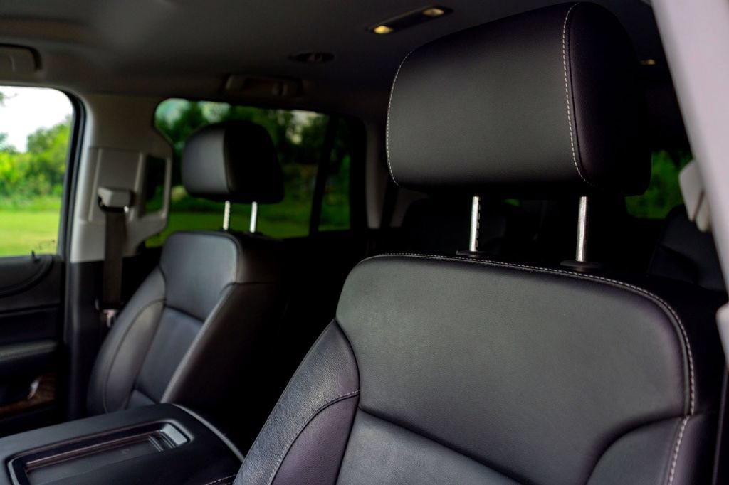 Used 2018 Chevrolet Tahoe LT w/ Luxury Package RWD image 12