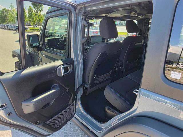 Used 2024 Jeep Wrangler Unlimited Rubicon 4xe AWD/4WD image 15