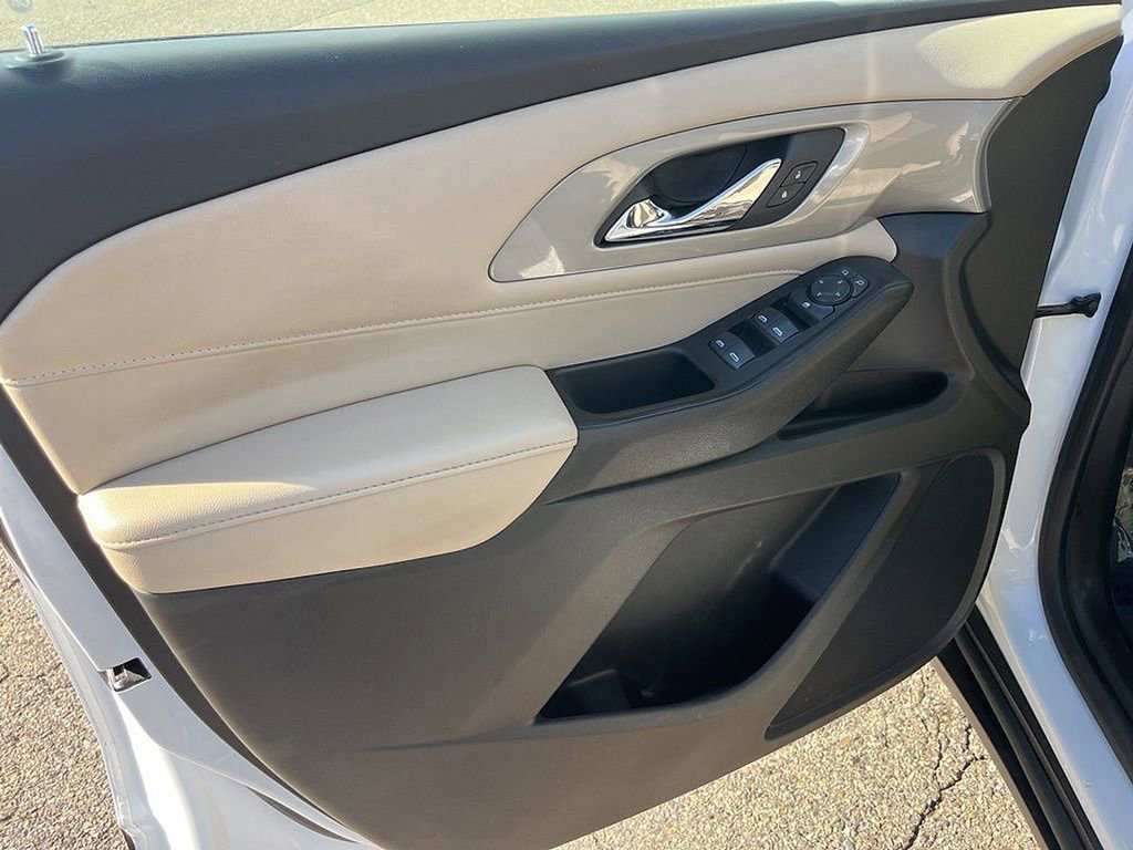 Used 2023 Chevrolet Traverse LS w/ Safety Package image 23