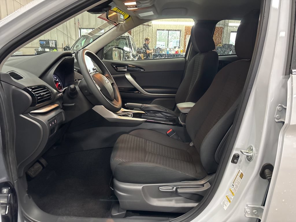 Used 2024 Mitsubishi Eclipse Cross LE AWD/4WD image 9
