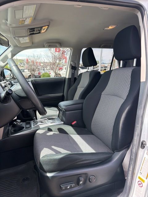 Used 2017 Toyota 4Runner SR5 AWD/4WD image 16