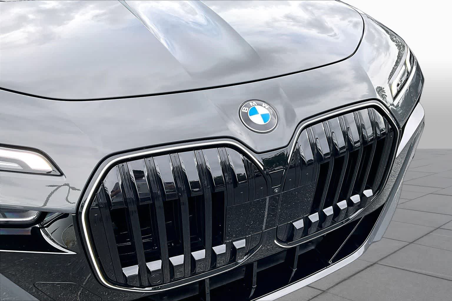 Certified 2026 BMW 740i xDrive AWD/4WD image 30