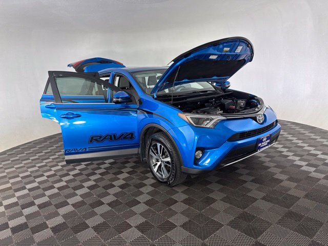 Used 2018 Toyota RAV4 XLE AWD/4WD image 12