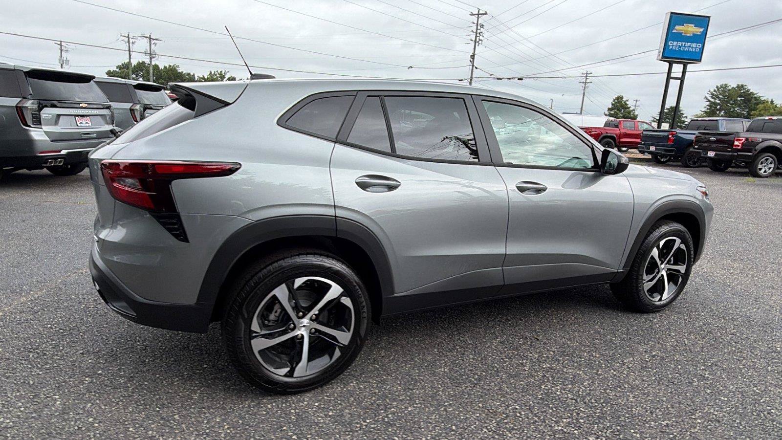 New 2026 Chevrolet Trax RS w/ Sunroof Package FWD image 9