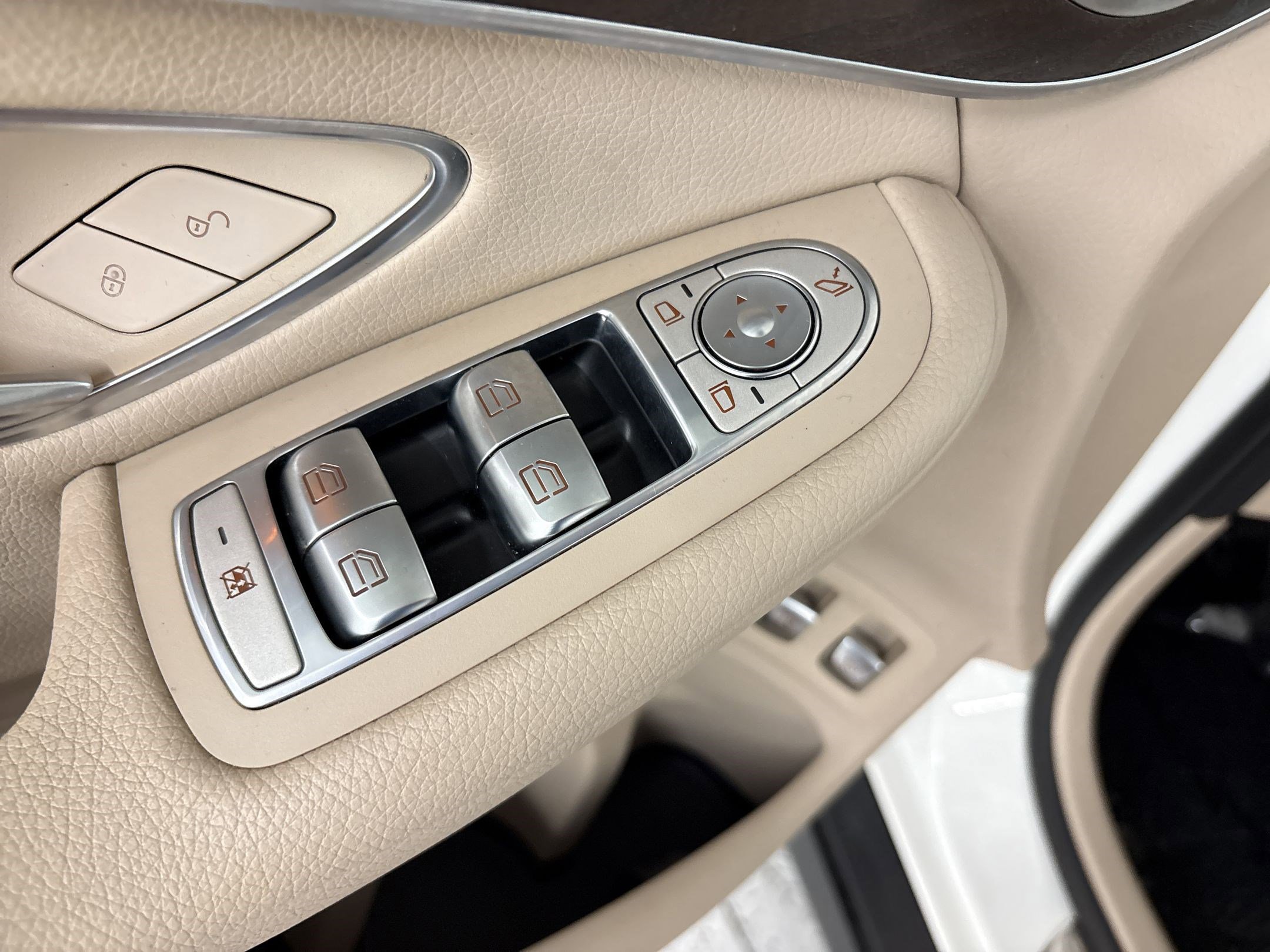 Used 2019 Mercedes-Benz GLC 350e 4MATIC image 13