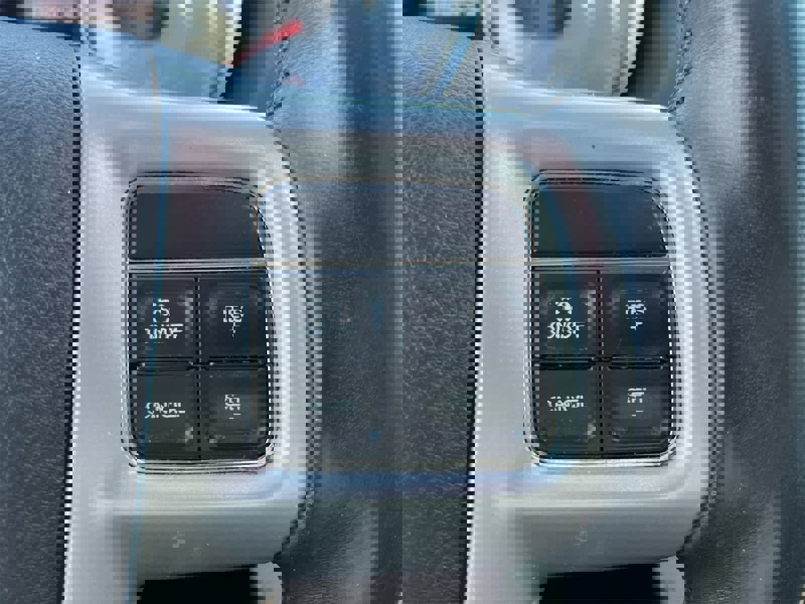 Used 2015 Chrysler Town & Country Touring-L w/ Driver Convenience Group image 23