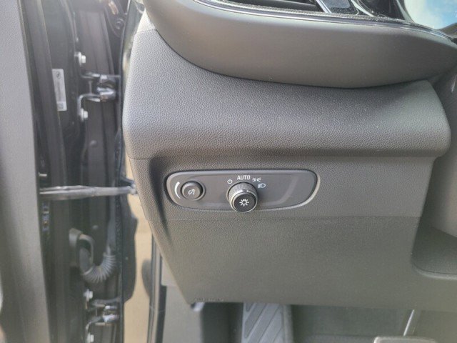 Used 2023 Buick Envision Essence w/ Sport Touring Package image 19