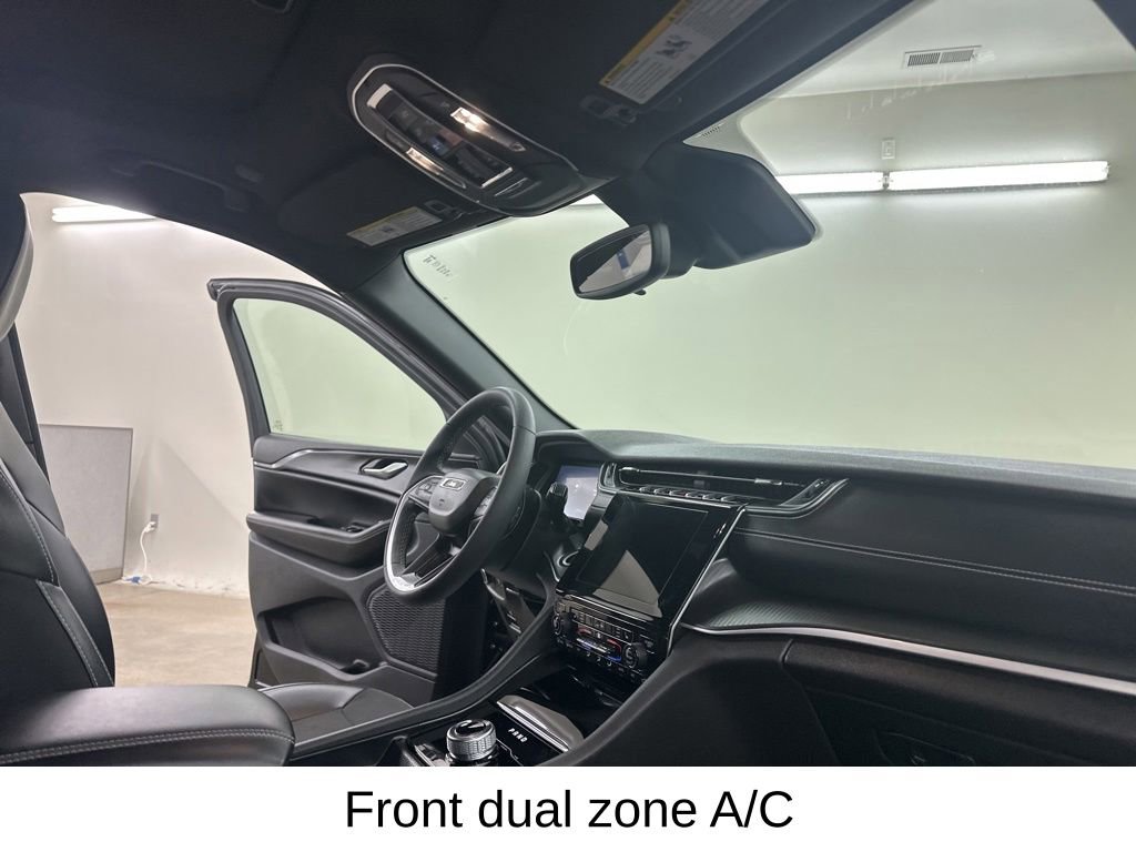 Used 2024 Jeep Grand Cherokee Altitude AWD/4WD image 19