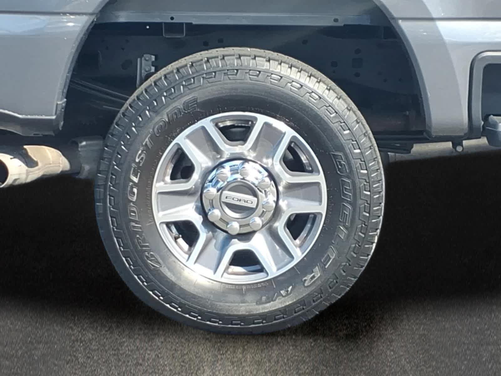 Used 2024 Ford F250 Lariat AWD/4WD image 3
