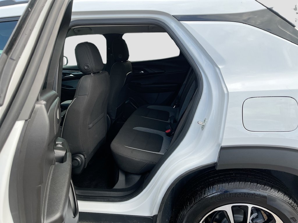 Used 2025 Chevrolet TrailBlazer LT w/ LT Cold Weather Package FWD image 23