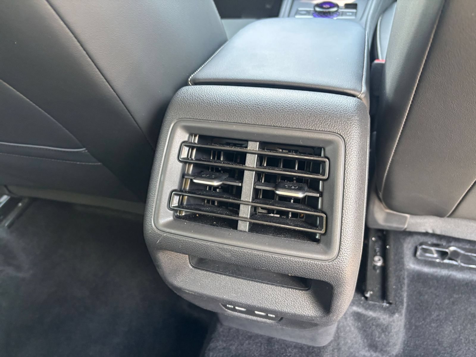 Used 2026 Volkswagen Tiguan SE AWD/4WD image 24
