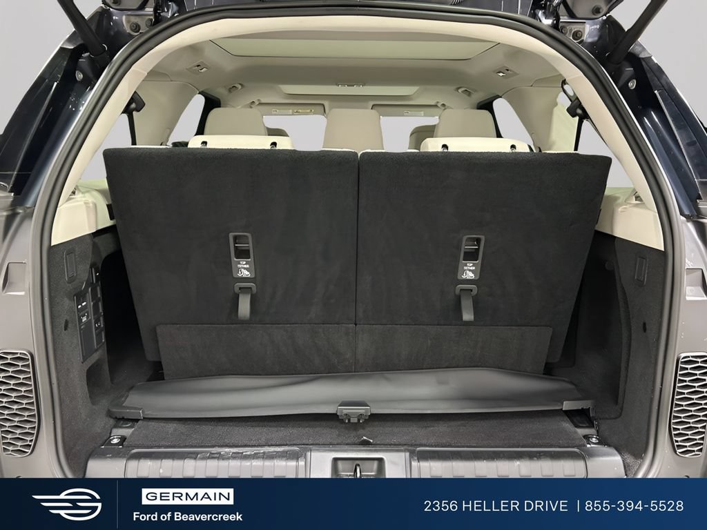 Used 2025 Land Rover Discovery S AWD/4WD image 24