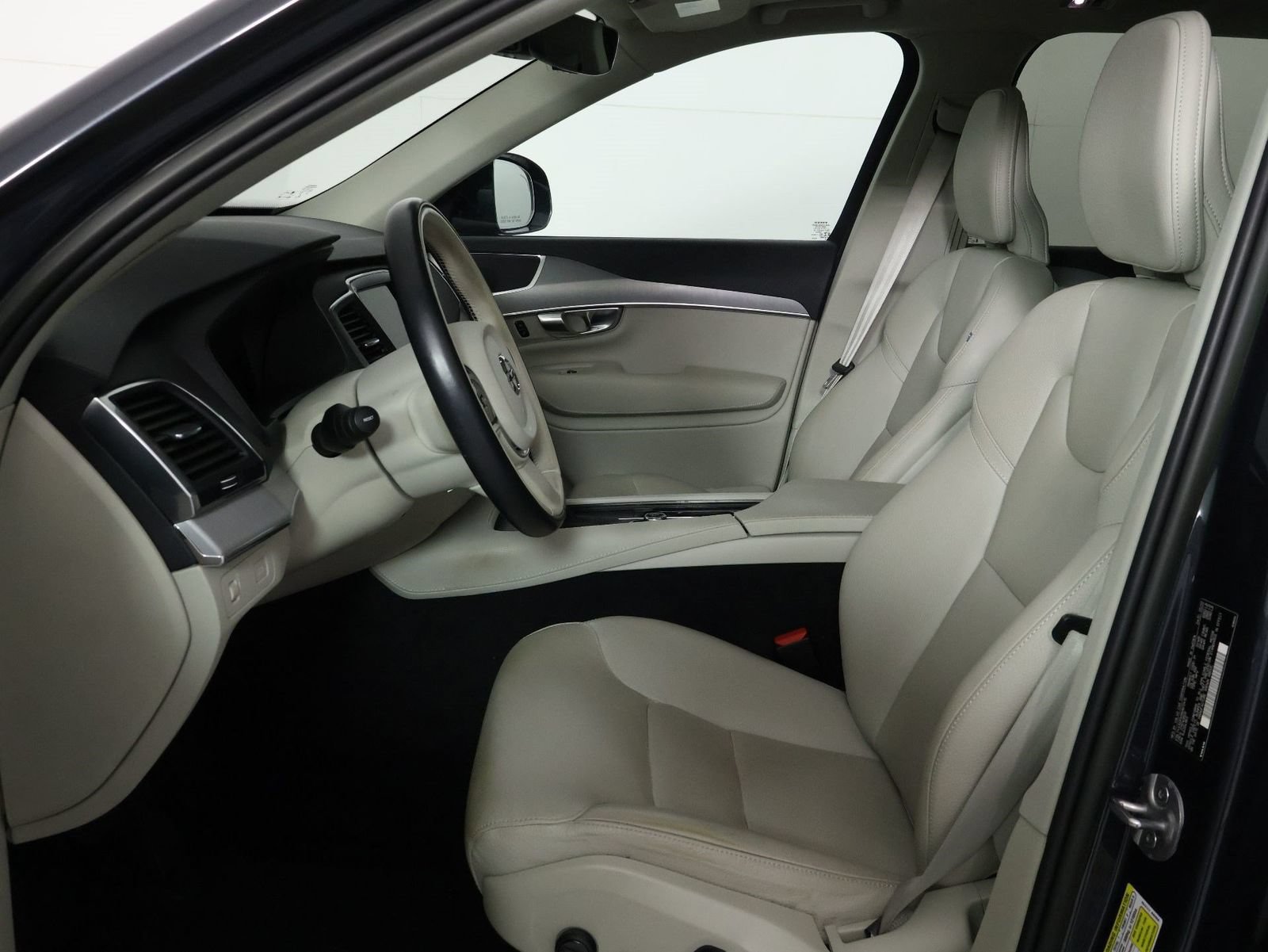 Used 2022 Volvo XC90 T5 Momentum w/ Protection Package Premier AWD/4WD image 31