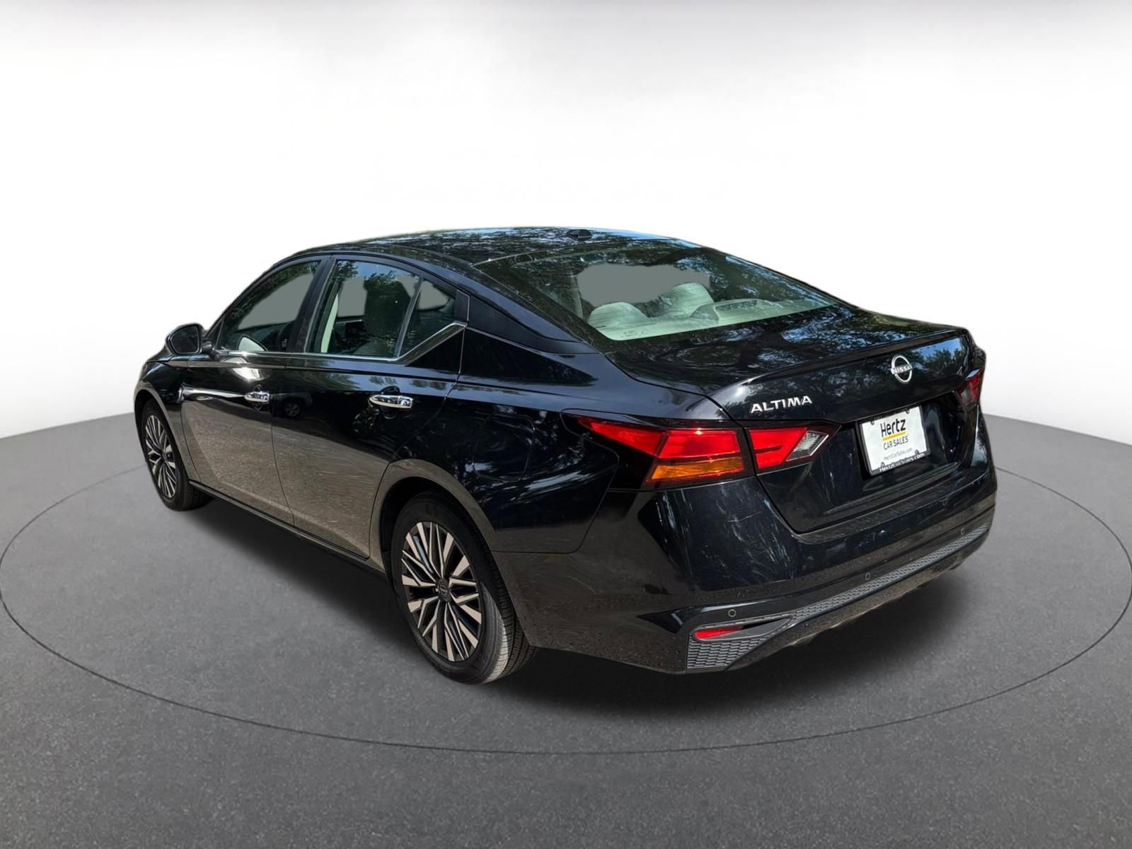 Used 2025 Nissan Altima 2.5 SV FWD image 5