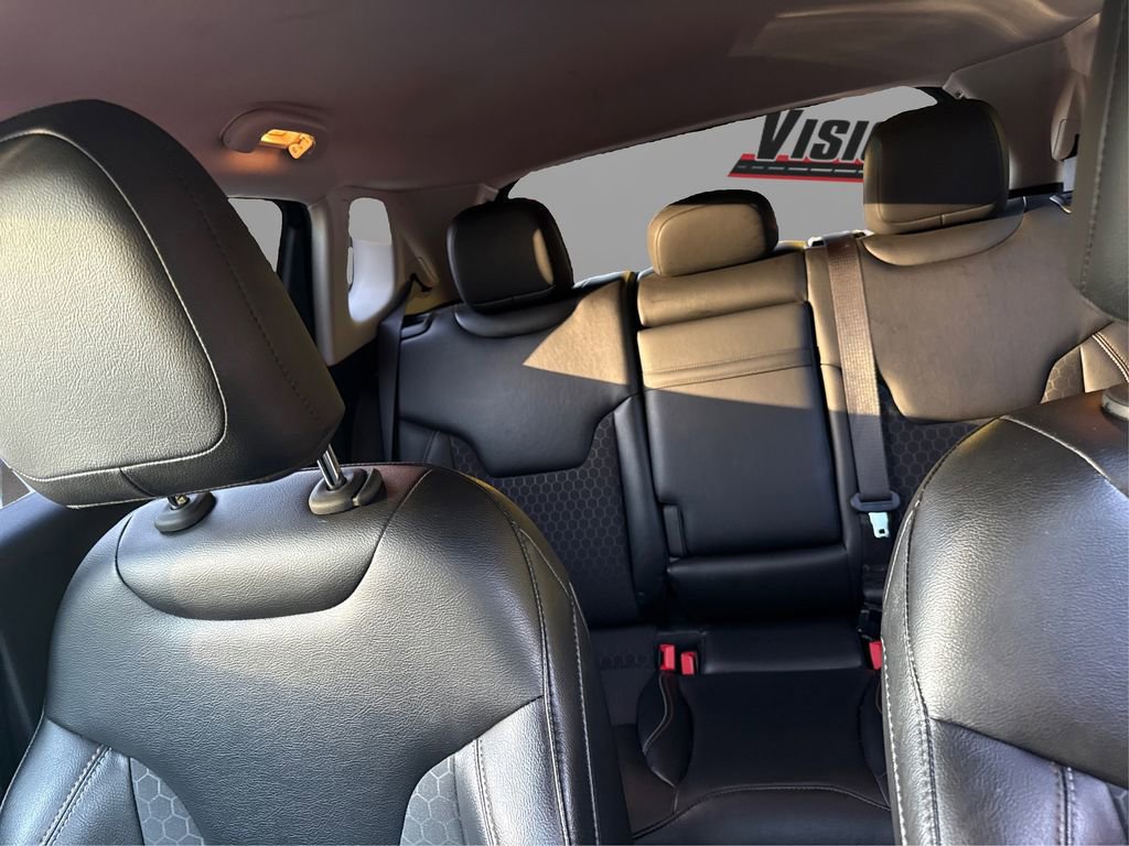 Used 2018 Jeep Compass Latitude w/ Cold Weather Group image 18