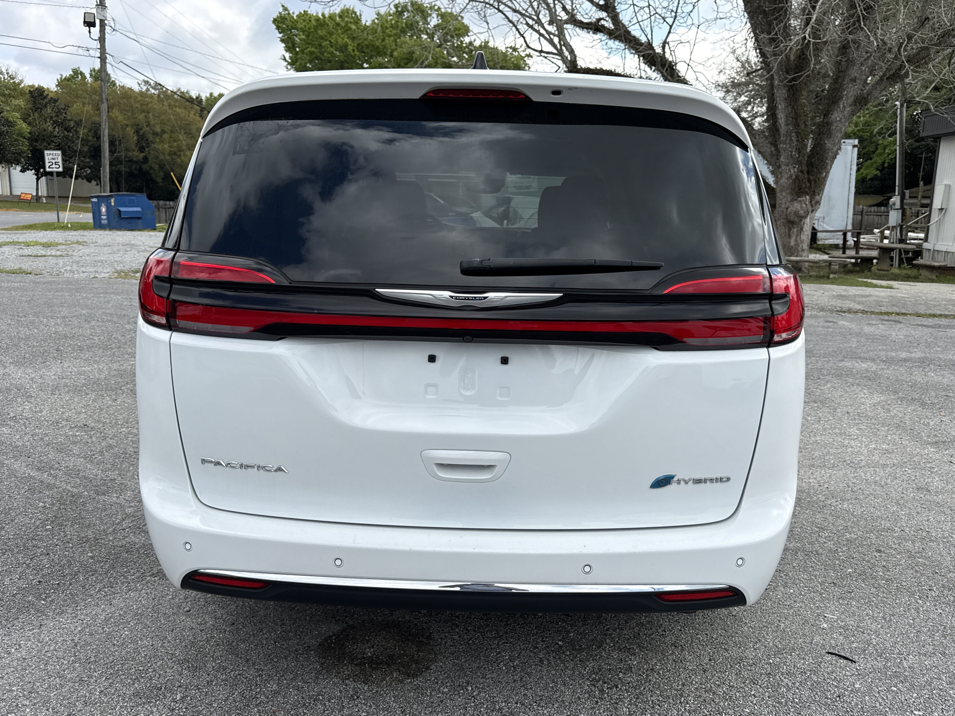 Used 2024 Chrysler Pacifica Select image 4