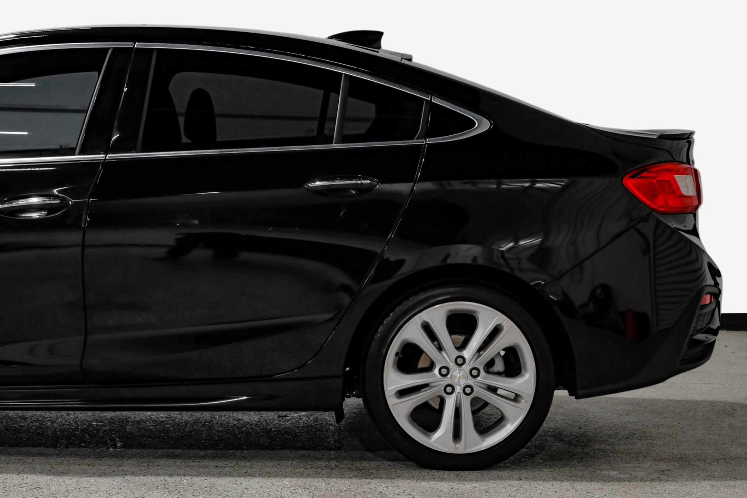 Used 2016 Chevrolet Cruze Premier image 11