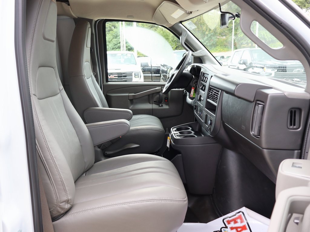 New 2025 GMC Savana 3500 Work Van w/ Driver Convenience Package image 30