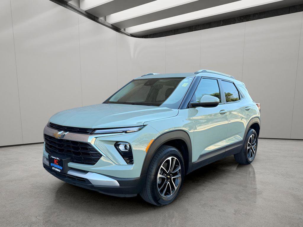Used 2025 Chevrolet TrailBlazer LT image 1