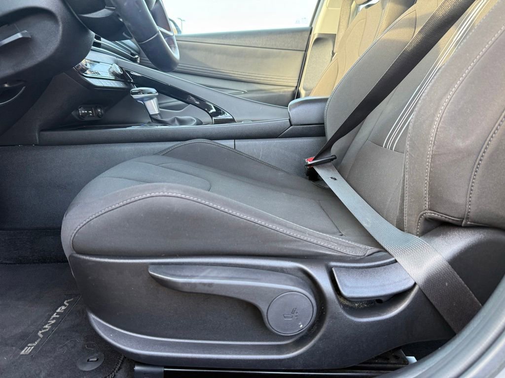 Used 2021 Hyundai Elantra SEL w/ Convenience Package FWD image 8