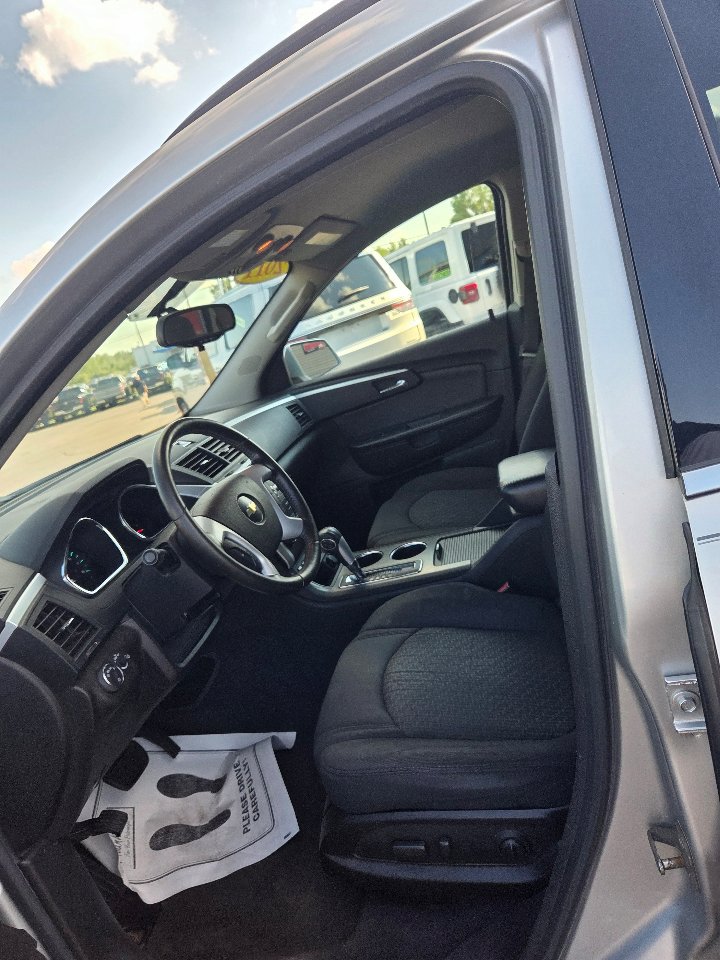 Used 2011 Chevrolet Traverse LT w/ Personal Connectivity Package image 9