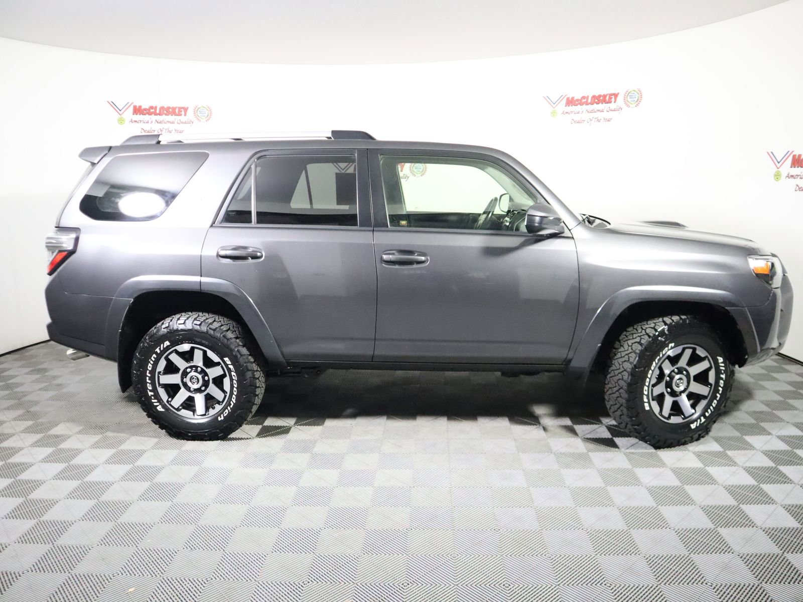 Used 2017 Toyota 4Runner TRD Off-Road w/ Convenience Package image 3