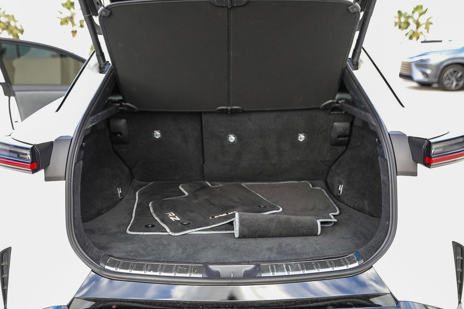 Used 2023 Lexus RZ 450e Premium image 26