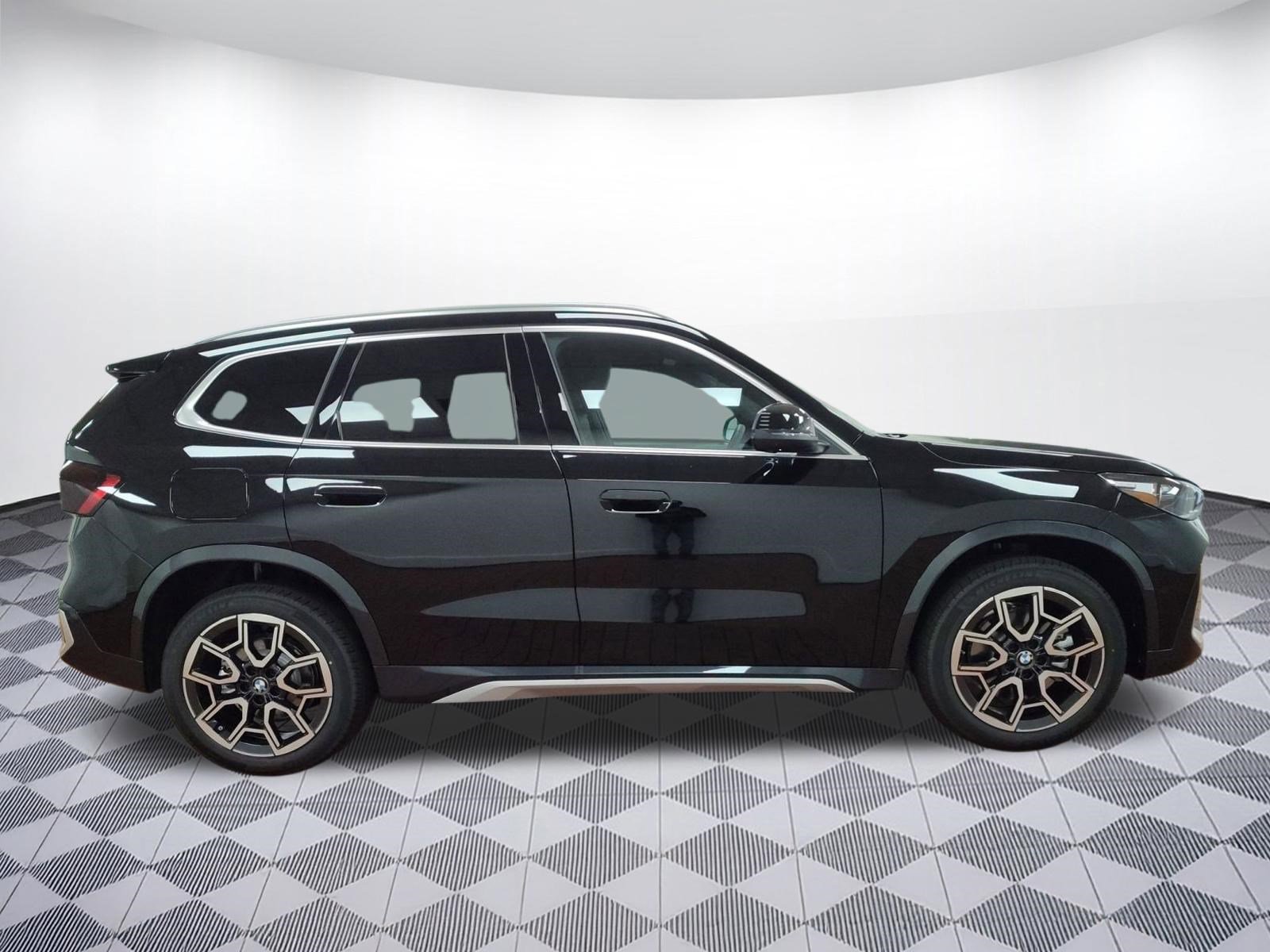 Used 2025 BMW X1 xDrive28i w/ Premium Package image 8