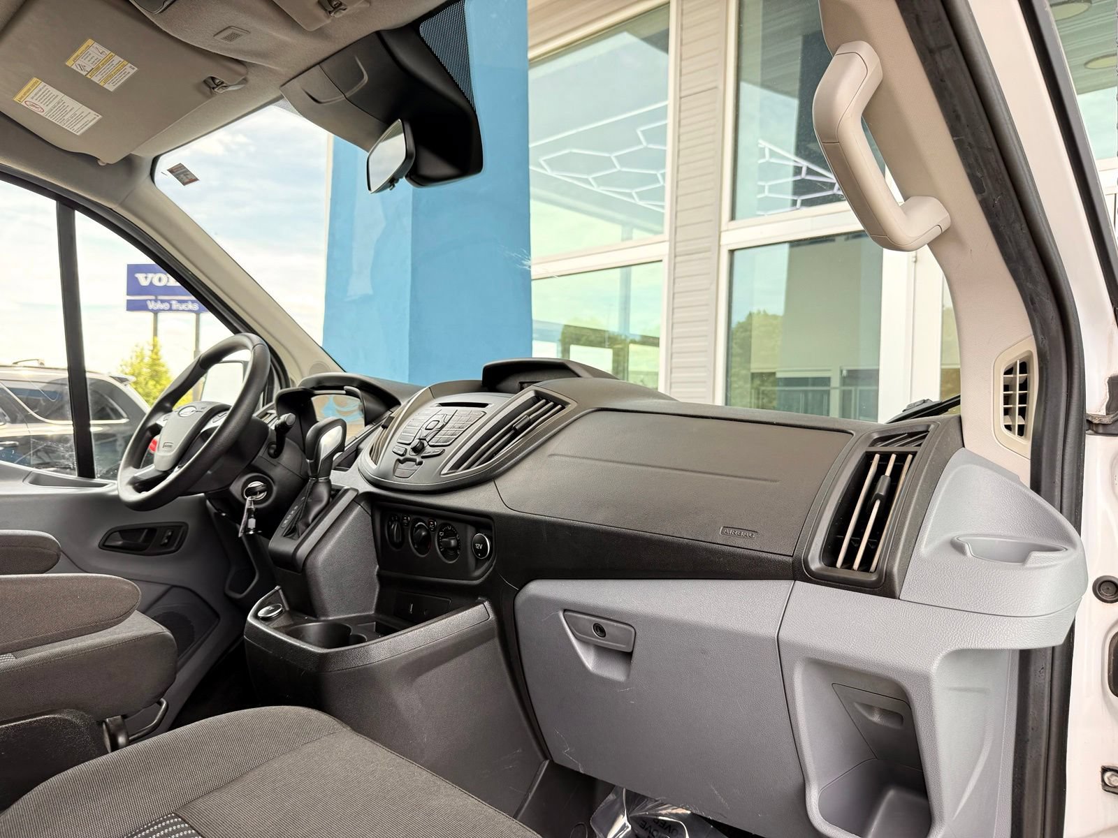 Used 2018 Ford Transit 150 XL RWD image 23
