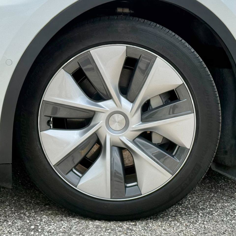 Used 2021 Tesla Model Y Long Range AWD/4WD image 26