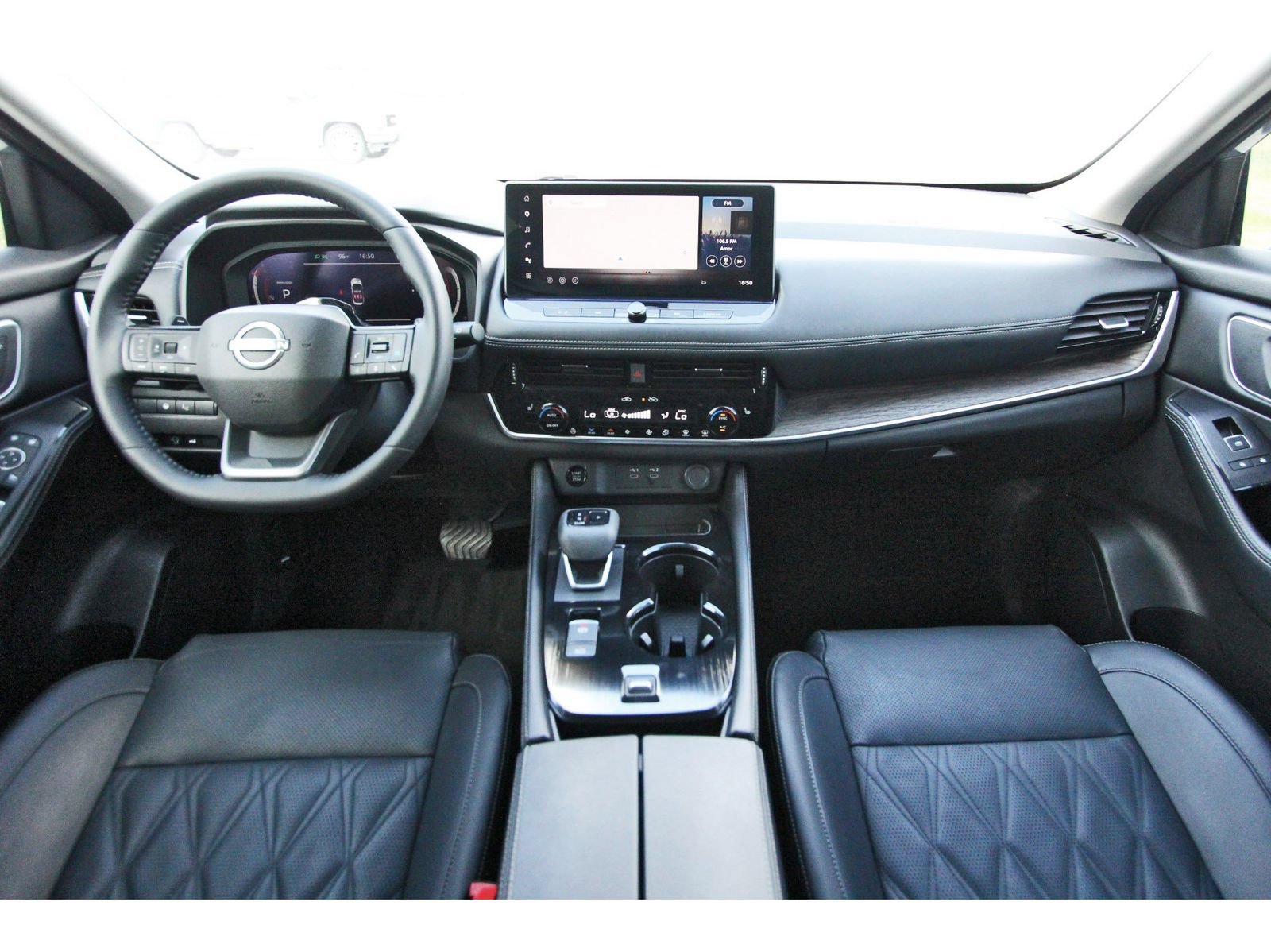Certified 2025 Nissan Rogue Platinum w/ Tech Package FWD image 12