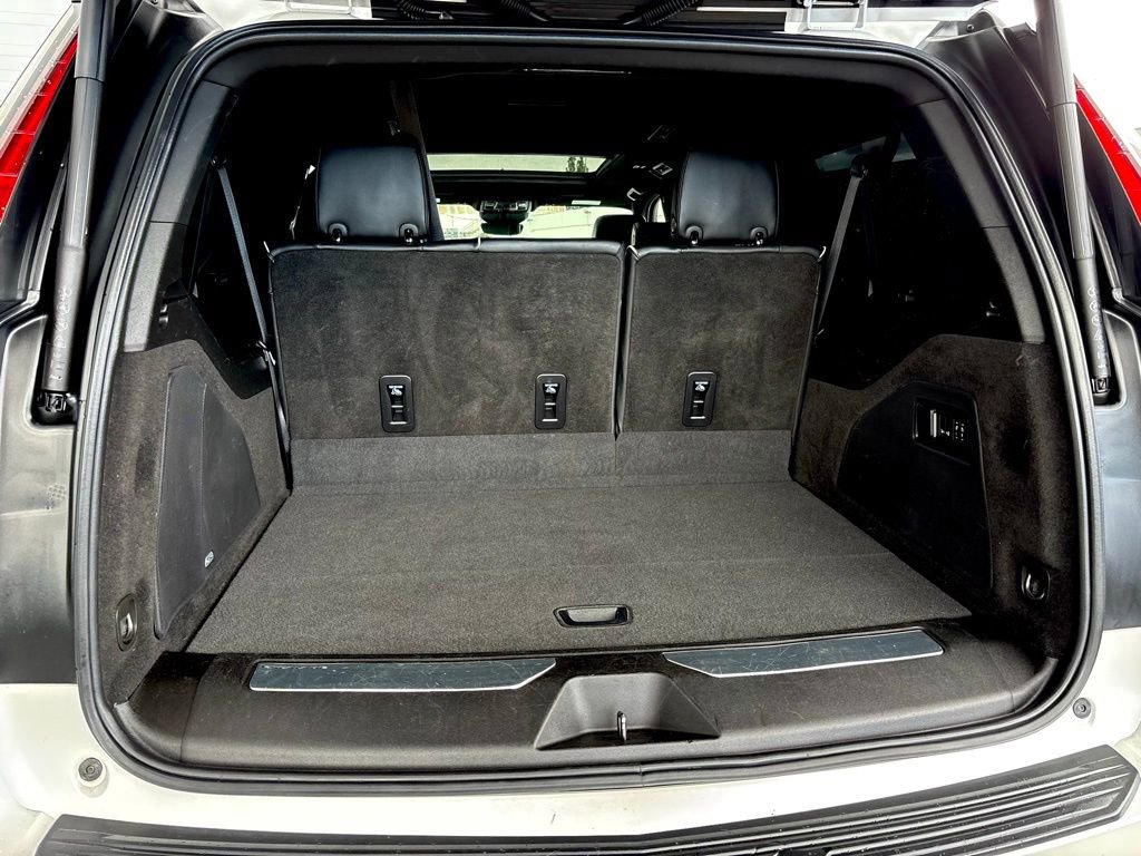 Used 2024 Cadillac Escalade ESV Premium Luxury AWD/4WD image 30