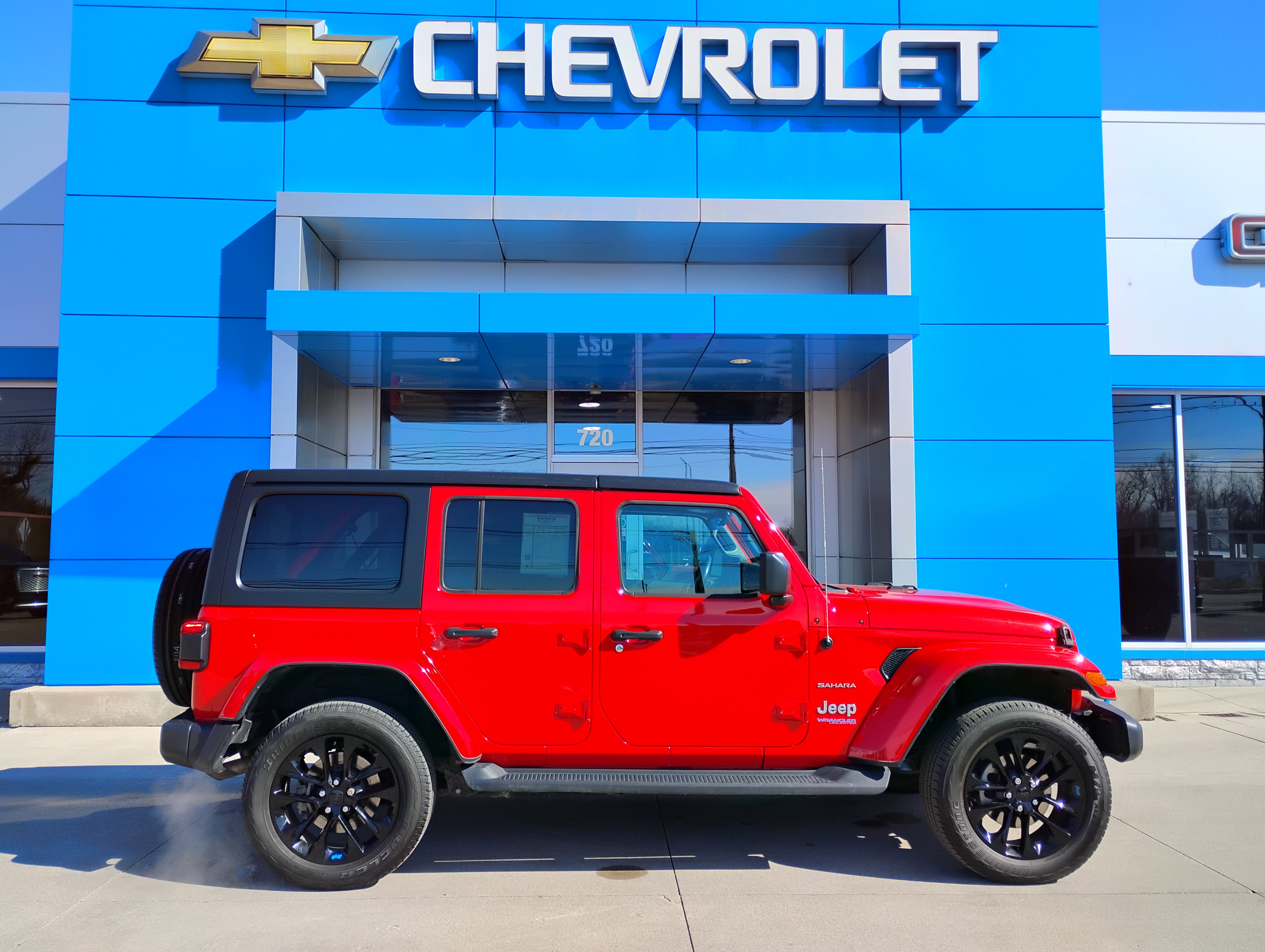 Used 2022 Jeep Wrangler Unlimited Sahara w/ Cold Weather Group image 35