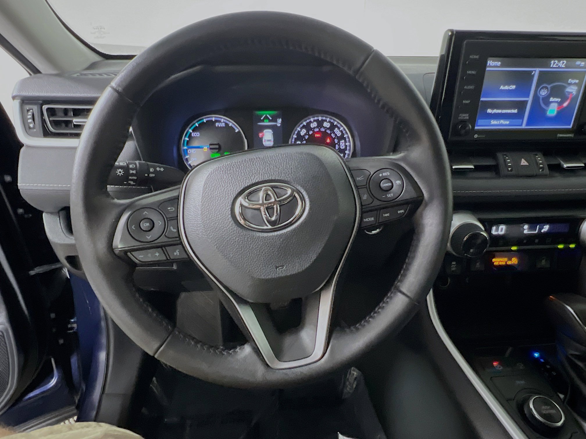 Used 2021 Toyota RAV4 XLE Premium AWD/4WD image 18