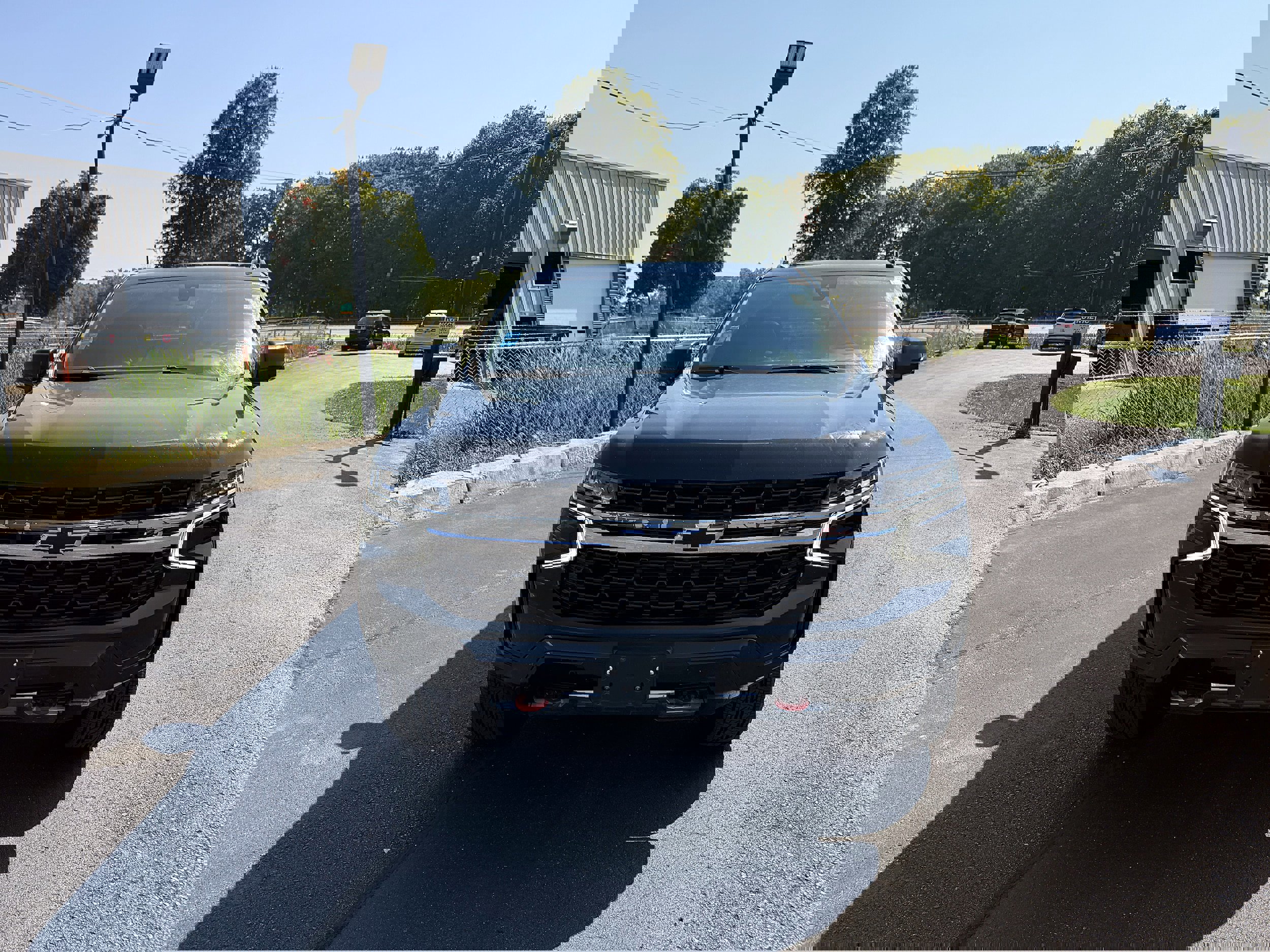 Used 2021 Chevrolet Suburban Z71 w/ Luxury Package image 4