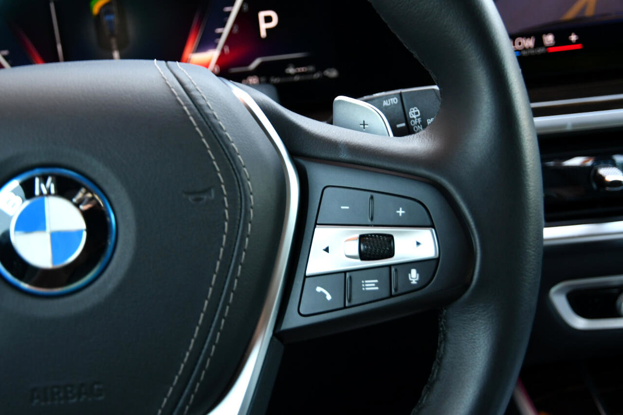 Used 2025 BMW X5 xDrive50e image 12