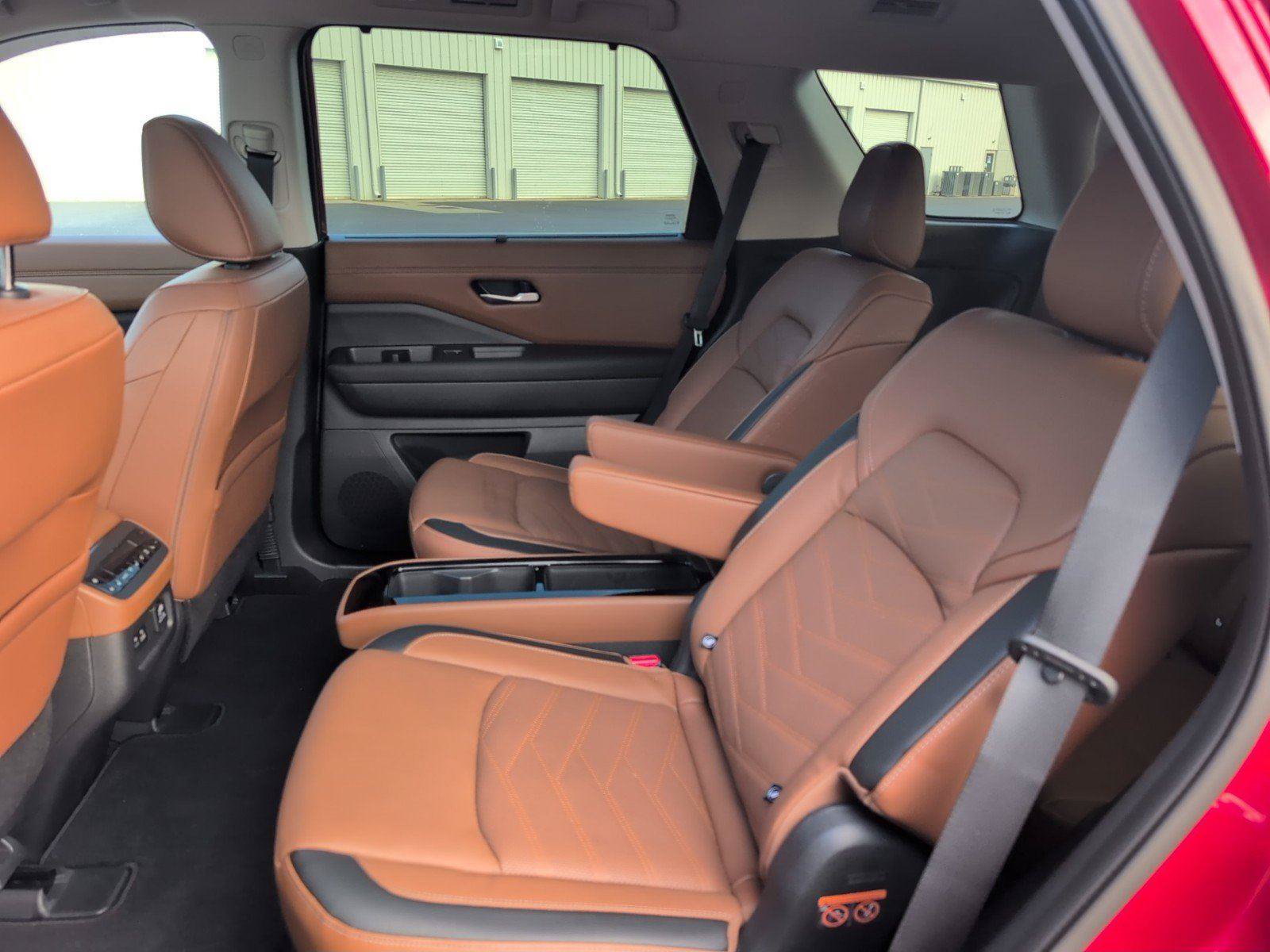 Used 2023 Nissan Pathfinder Platinum FWD image 38
