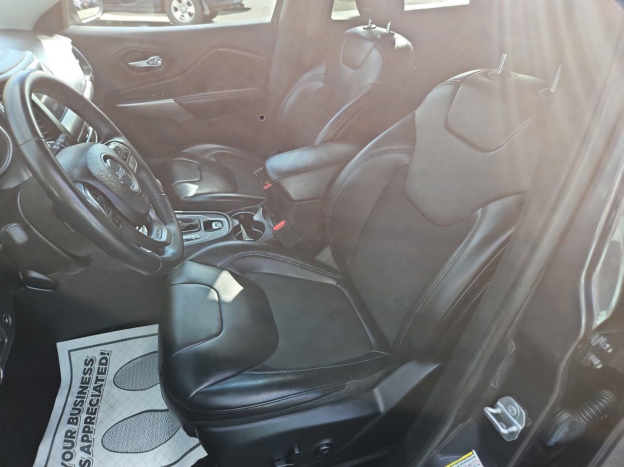 Used 2019 Jeep Cherokee Latitude Plus w/ Comfort/Convenience Group image 12