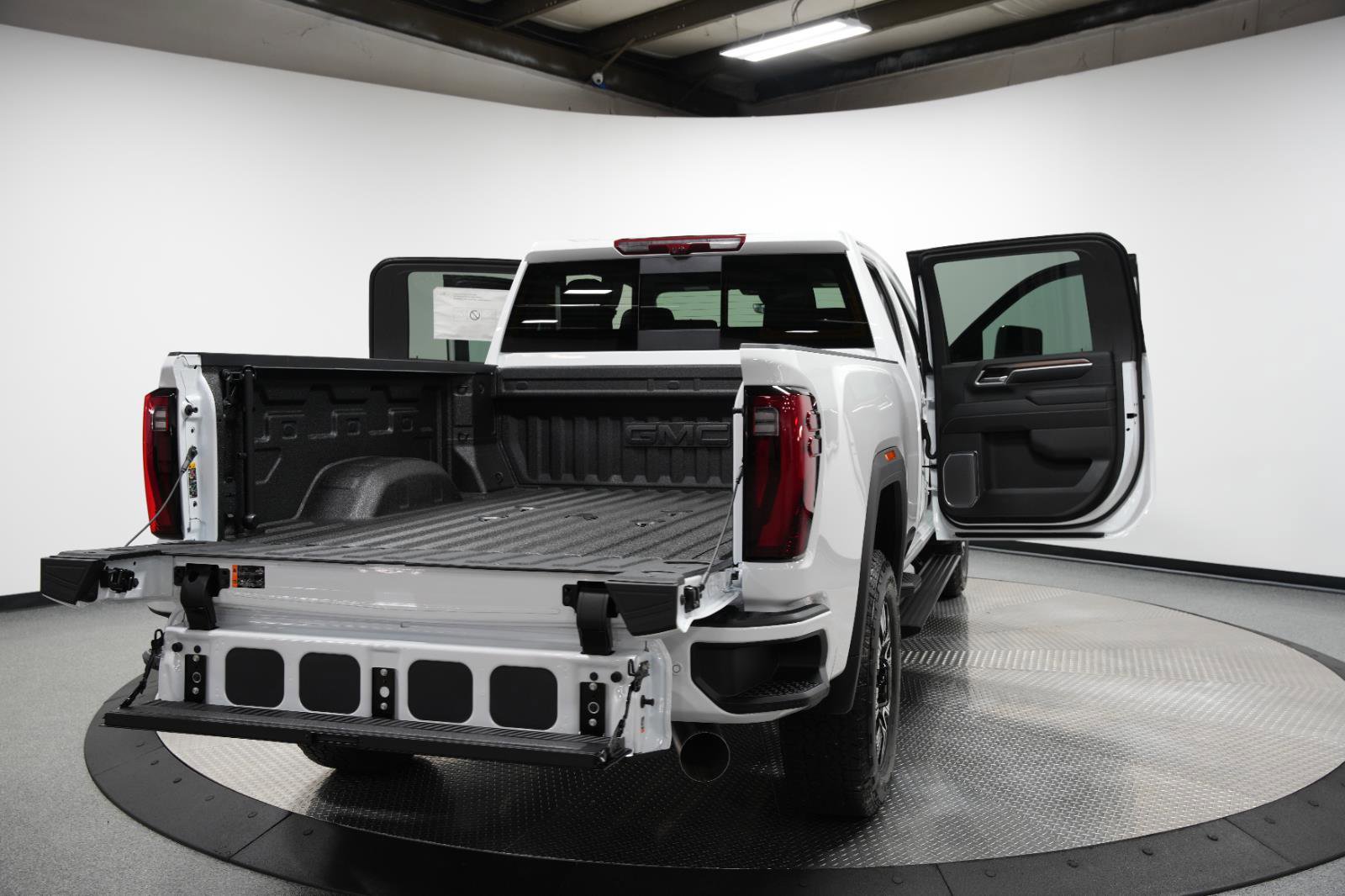 New 2025 GMC Sierra 2500 Denali w/ Denali Reserve Package image 14